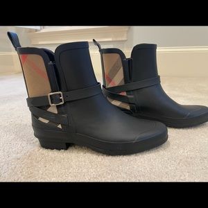 NWOT Burberry Rain boots